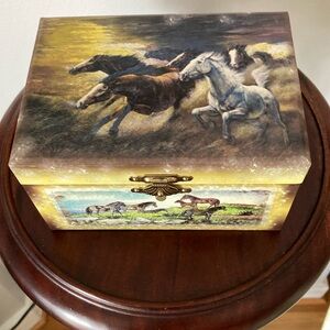 Twirling pony music box